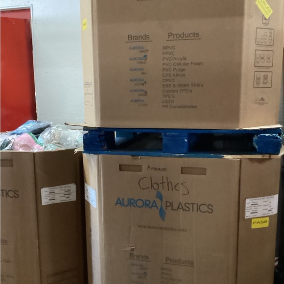 AMAZON RETURN CLOTHING MYSTERY BOXES-Small - Picture 3 of 3